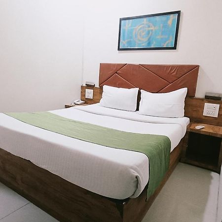 Hotel Comfort- Andheri West ムンバイ エクステリア 写真